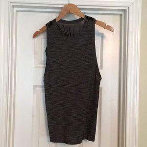 Lululemon work out tank with built in bra Sz 6 EUC